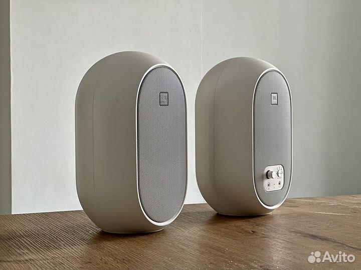 Продам студийный колонки мониторы JBL-104 BT