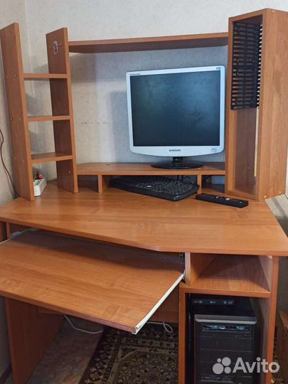 Продам компьютерный стол