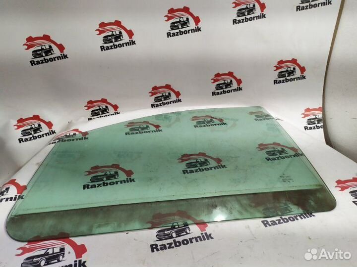 Стекло двери переднее левое Mercedes Viano W639