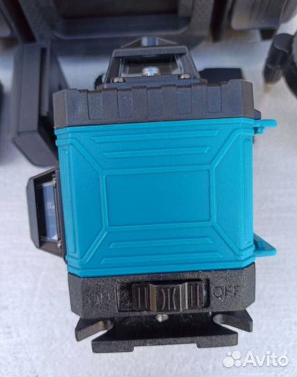 Аккумуляторный лазерный уровень Makita 4D (Арт.182