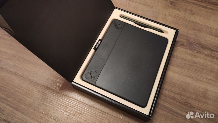Графический планшет Intuos Wacom comic 2540