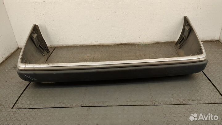 Бампер задний Mercedes 124