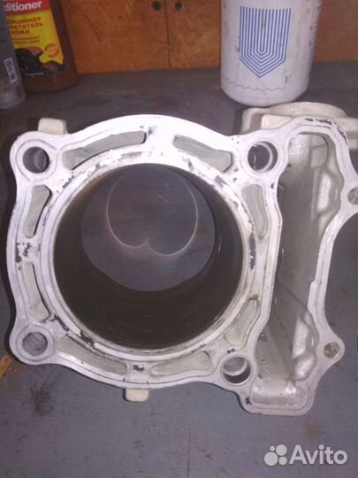 Цилиндр на Ямаху yz 250f и поршень