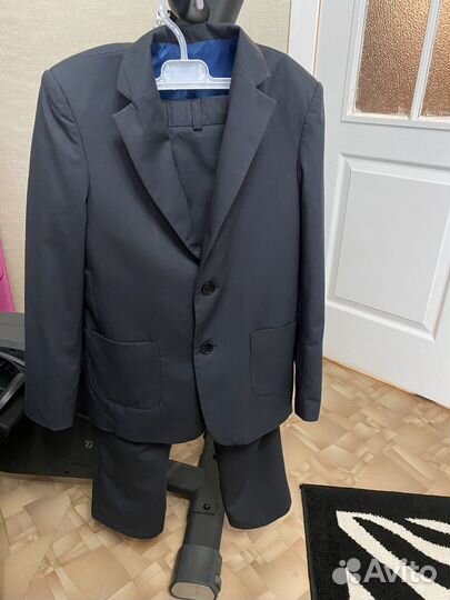 Продам школьный костюм на рост 146