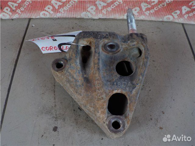 Кронштейн подушки кпп правый Toyota Corolla ADE150