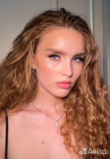 Визажист бровист