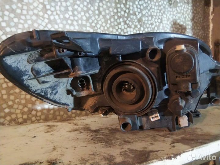 Фара Peugeot 107 левая