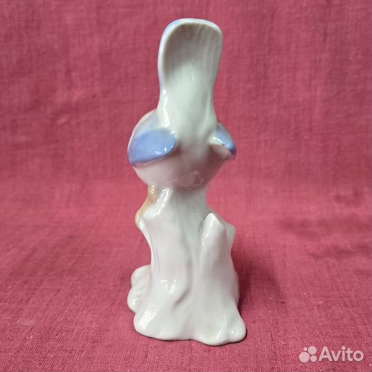 Фарфоровая статуэтка птички