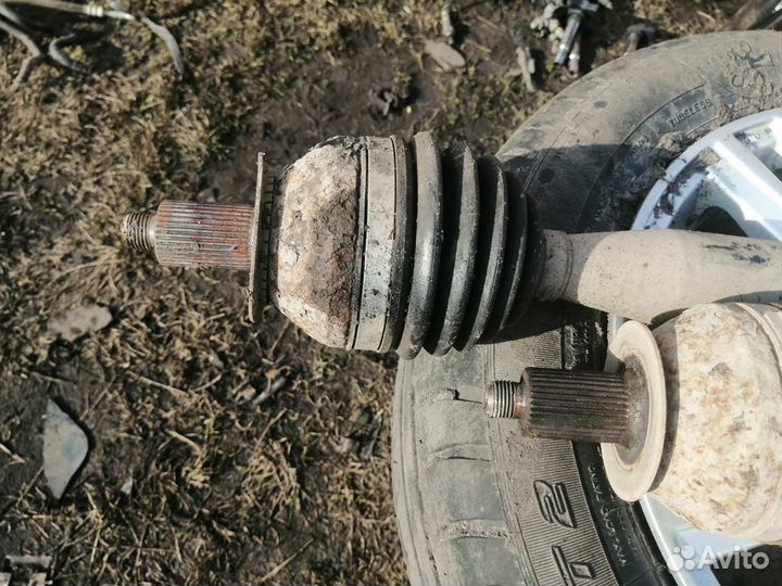 Привод левый Skoda Rapid I 1.6 (cfna)