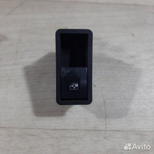 Кнопка стеклоподъемника задняя левая Opel Astra H