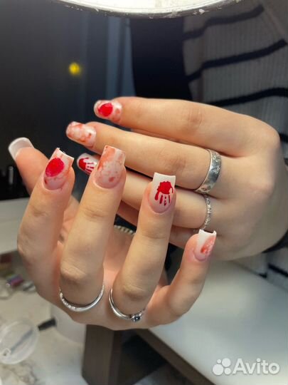 Модель на маникюр