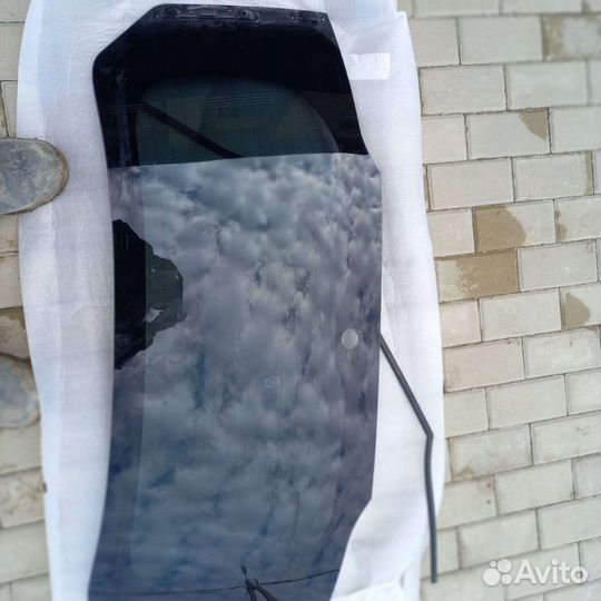 Заднее стекло крышки багажника Toyota rav4 2021