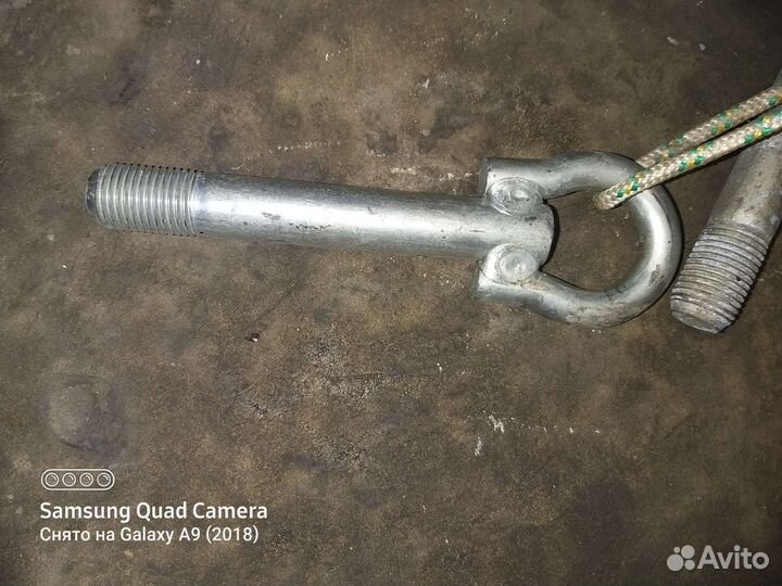 Буксировочный крюк toyota