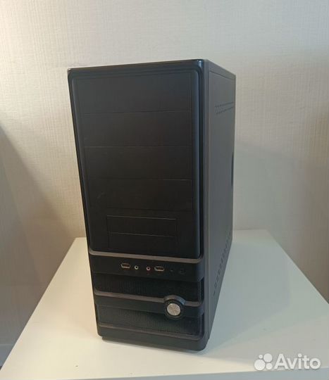 Систем блок Intel i3 4 ядра 8Гб DDR3 SSD+HDD 750Гб
