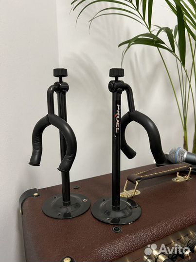 Настенный держатель для гитары