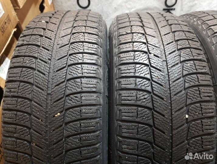 Michelin X-Ice XI3 215/65 R16