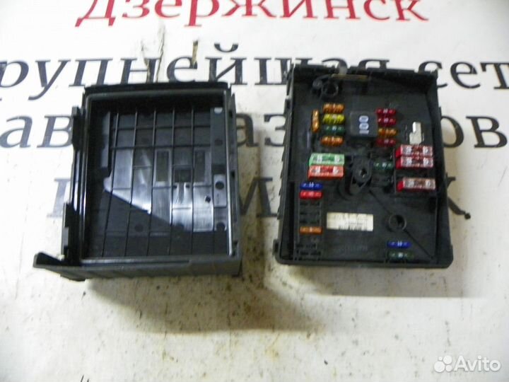 Блок предохранителей под капот основной Skoda Octa