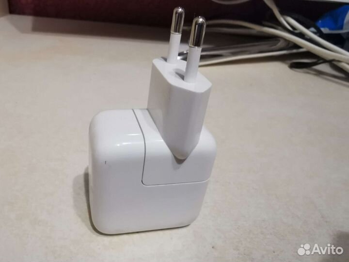 Зарядное устройство на iPhone оригинал