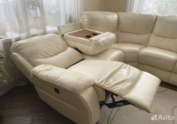 Кожаный угловой диван б/у