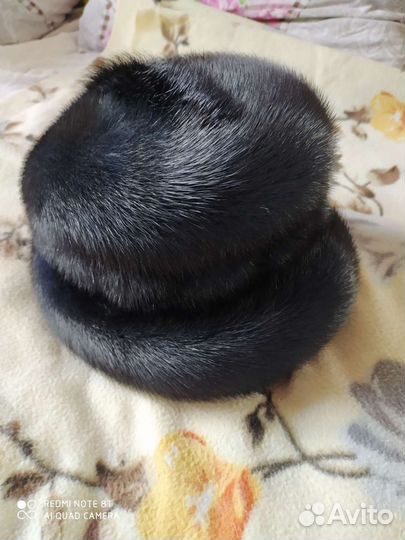 Женские меховые шапки