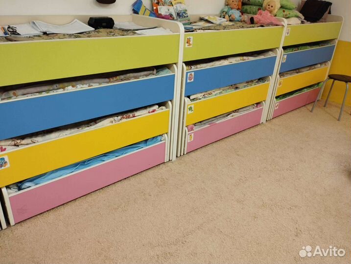 Кровать детская многоярусная. Матрасы одеяла