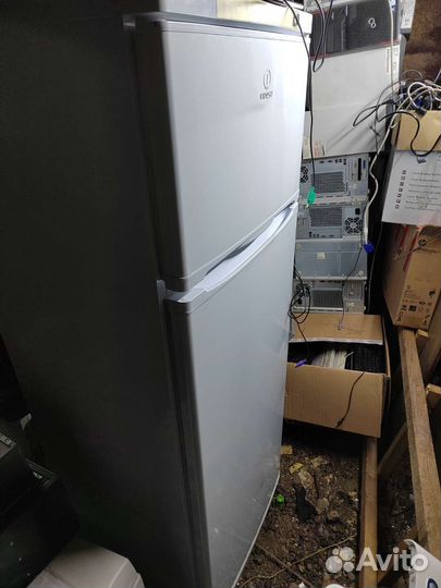 Холодильник Indesit