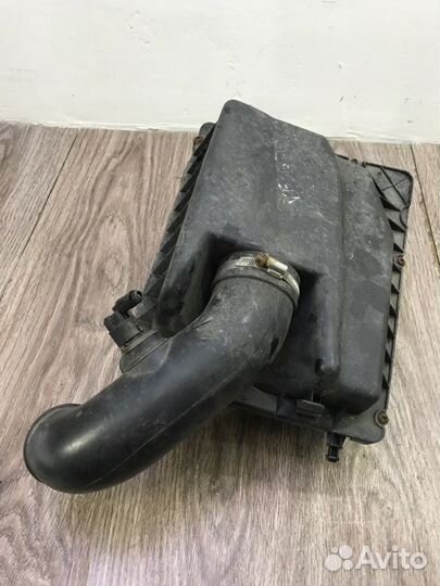 Корпус воздушного фильтра Opel Zafira B минивэн