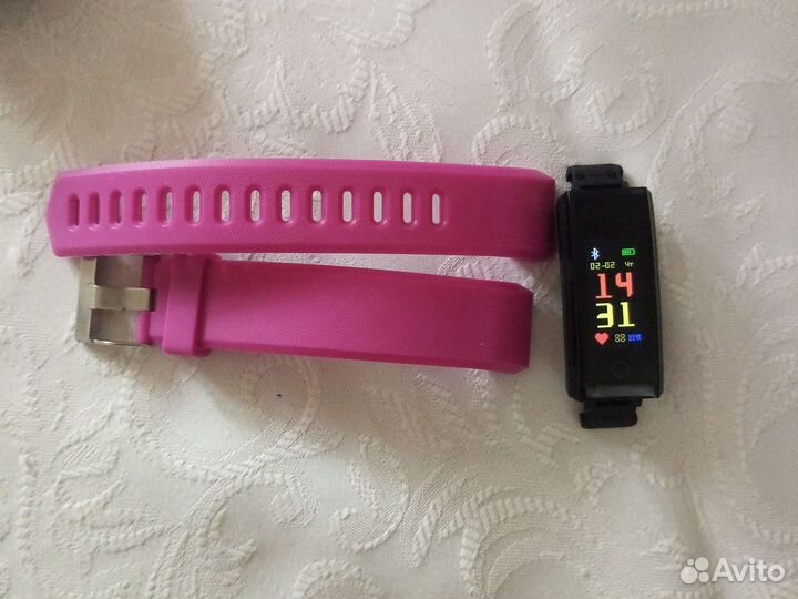 Фитнес трекер Denn Fit One. Пылевлагозащита