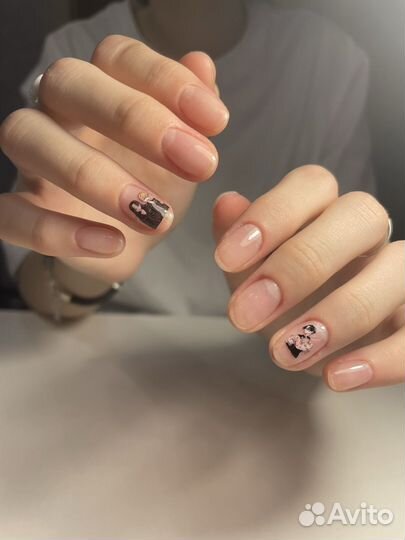 Требуется модель на маникюр