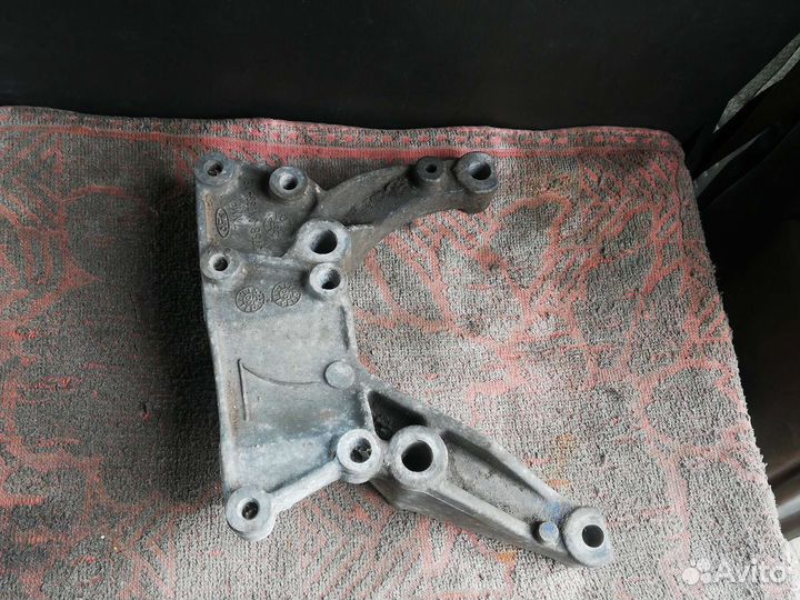 Кронштейн генератора Форд Фокус 1