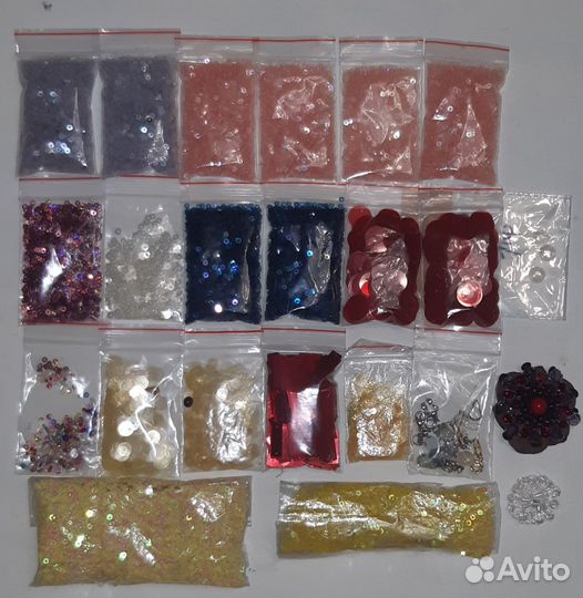 Два набора бисер, бусы, паетки