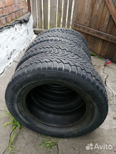 Pirelli Formula Ice 215/65 R16 98