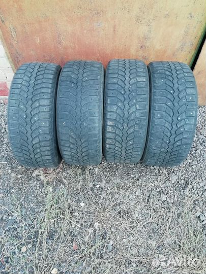 Bridgestone Blizzak Spike-01 215/55 R16 93T