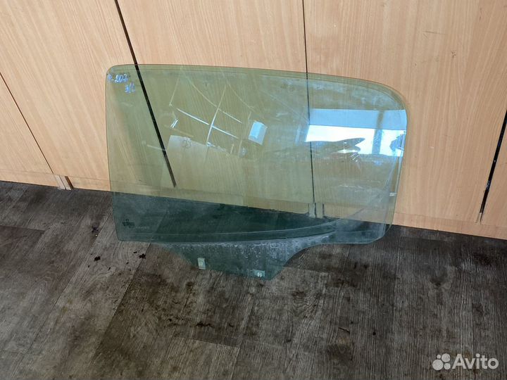 Peugeot 207 заднее левое стекло двери