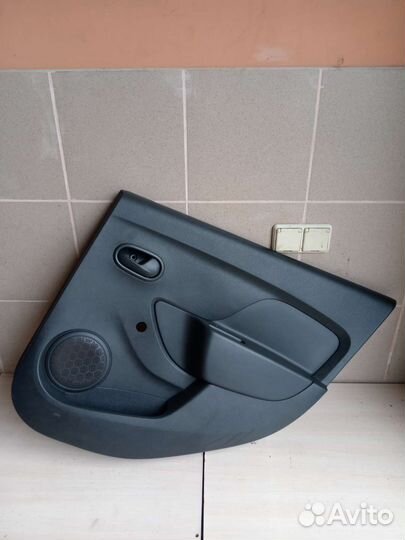 Обшивка двери на рено сандеро 2 2014г задний