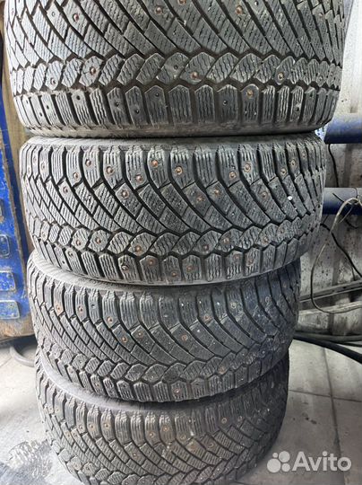Gislaved Nord Frost 200 215/45 R17 91T