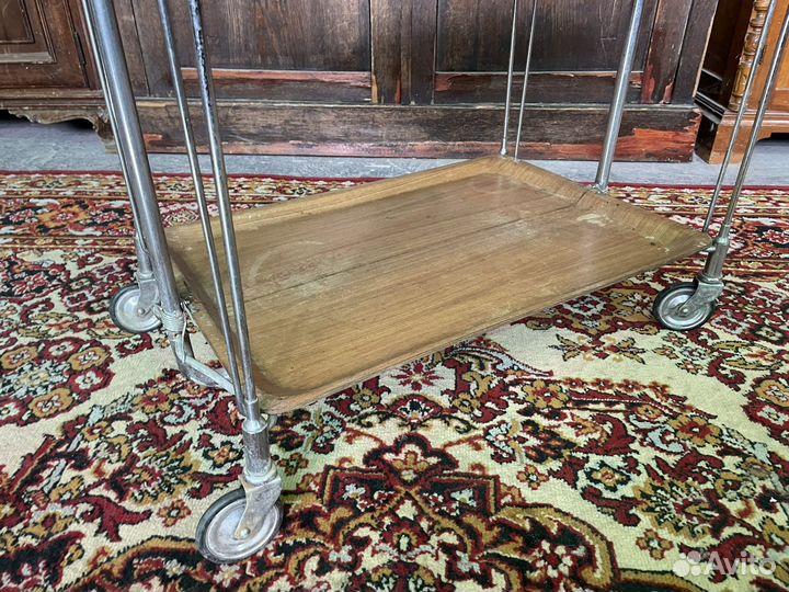 Сервировочный столик