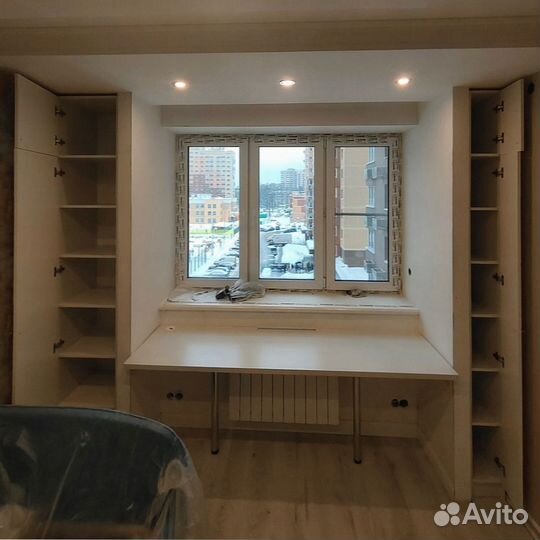 Детская рабочая зона у окна для двоих арти 8