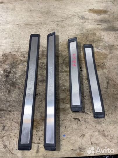 Накладка на порог салона Mercedes-Benz E-Class