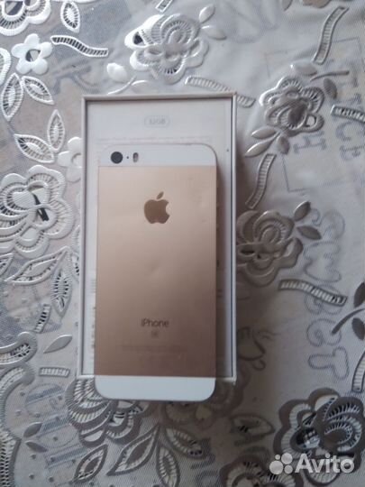 iPhone SE, 32 ГБ