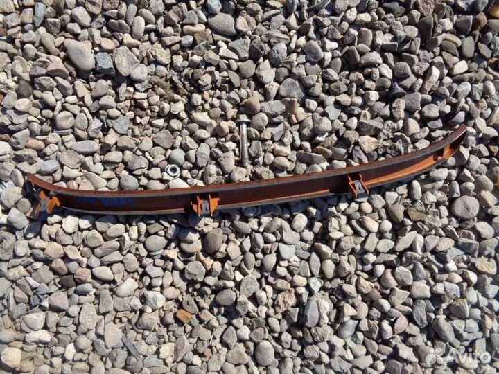 Накладка декоративная Nissan Presage U30 KA24DE