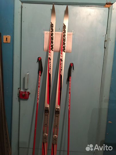 Лыжи продаю
