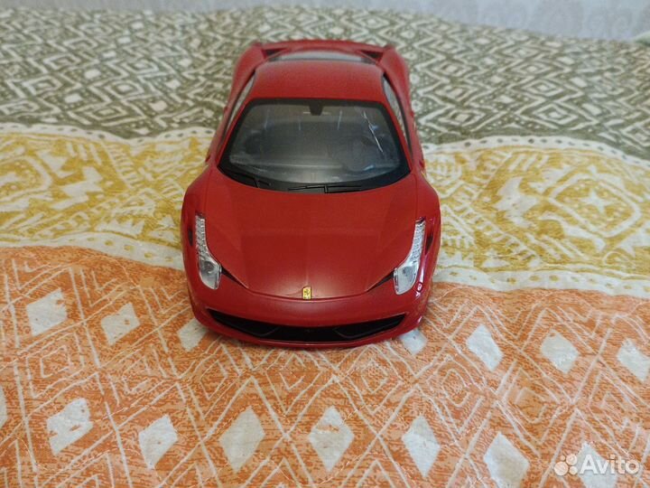 Игрушечная машина ferrari