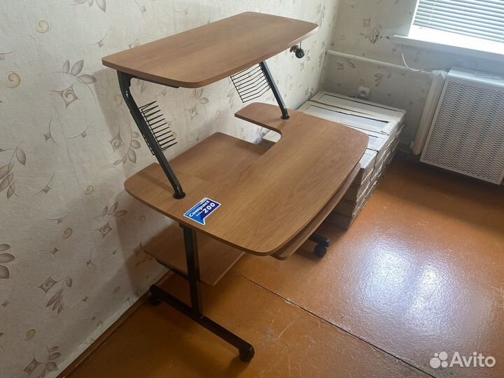 Стол для компьютера