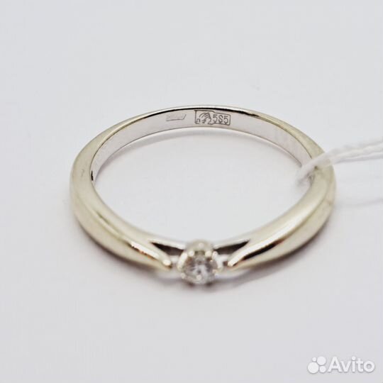 Кольцо с природным камнем Золото