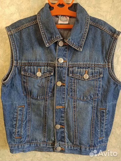 Жилетка джинсовая для мальчика на рост 140 см
