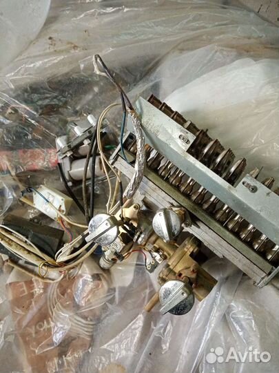 Запчасти от газовой колонки vector