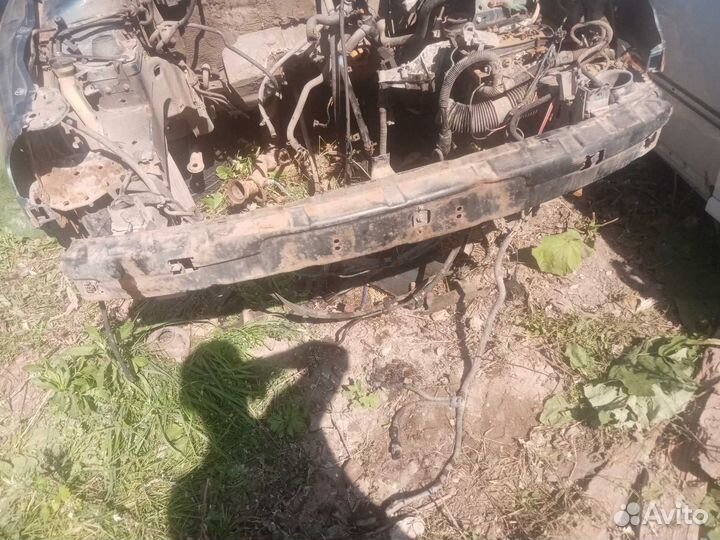 Усилитель переднего бампера Renault Laguna 1