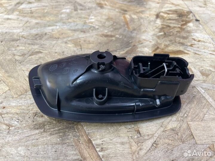 Внутренняя ручка двери левая LADA X-Ray