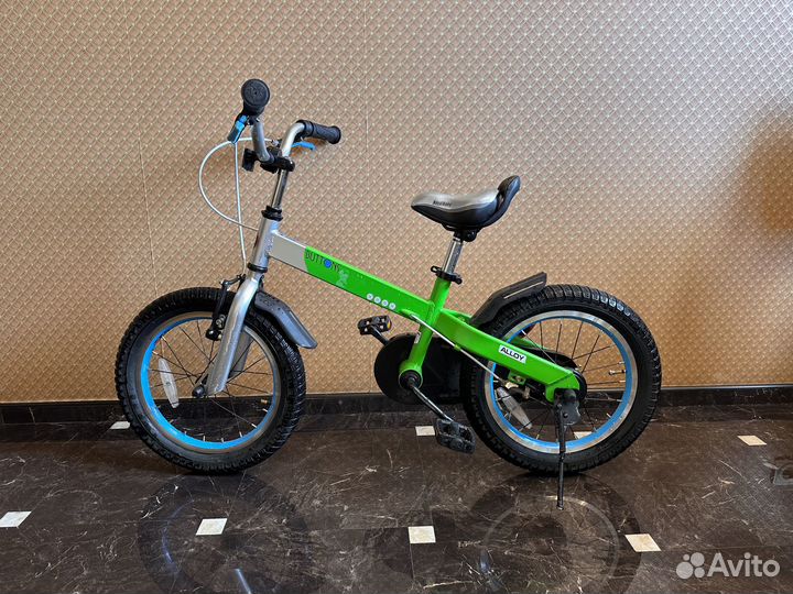 Велошлем и Велосипед Роял Бэби d 16 в отличном сос